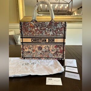 Christian Dior embroidered medium tote - 1436